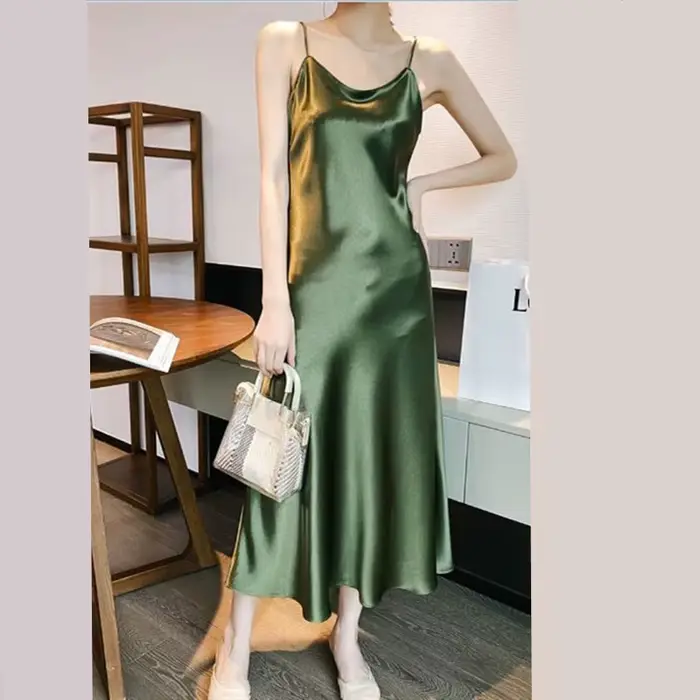 Robe longue en satin sexy tendance 2026 pour femme