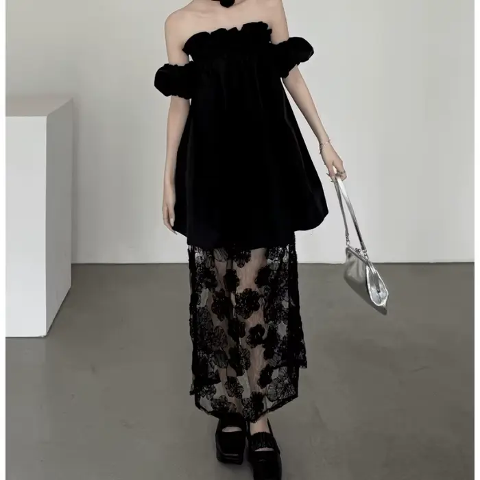 Robe noire élégante mi-longue en maille, petite robe noire pour le quotidien