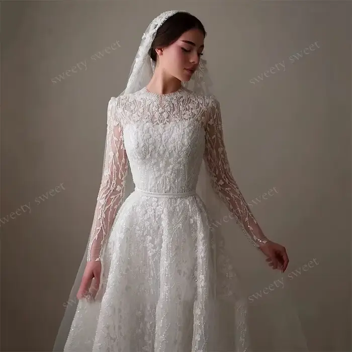 Robe de mariée en organza perlé avec broderie et dentelle, ligne classique, col haut, manches longues, occasion spéciale, luxe, mariage, gala