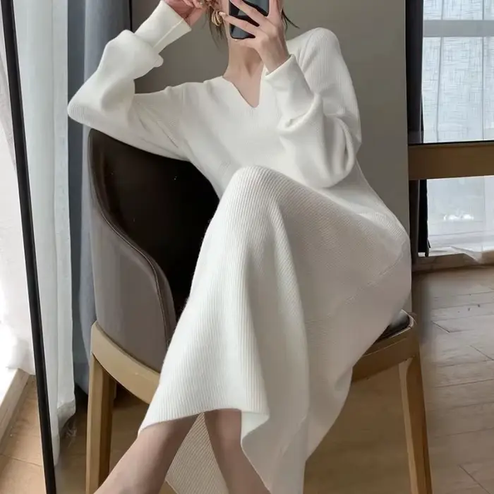 Robe blanche à col en V pour femmes