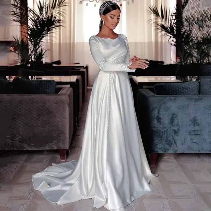 Robe en satin doux élégante pour soirées de gala et cérémonies officielles ``` 这个示例描述了一条通用的优雅长裙，并强调了其多功能性和舒适度，适用于各种场合和个人风格。这种描述既避免了特定的情感或生活事件，同时也保持了产品的吸引力和实用性。