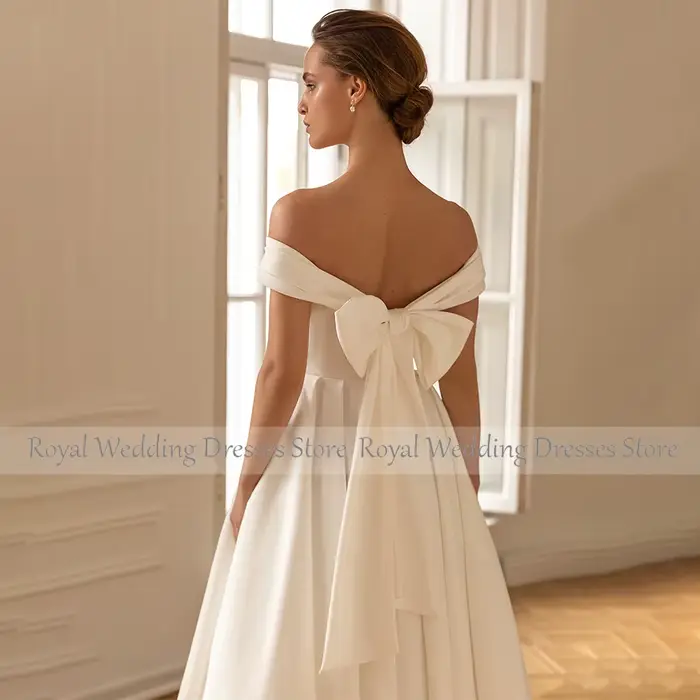 Robes de mariée mi-longues en Satin ivoire