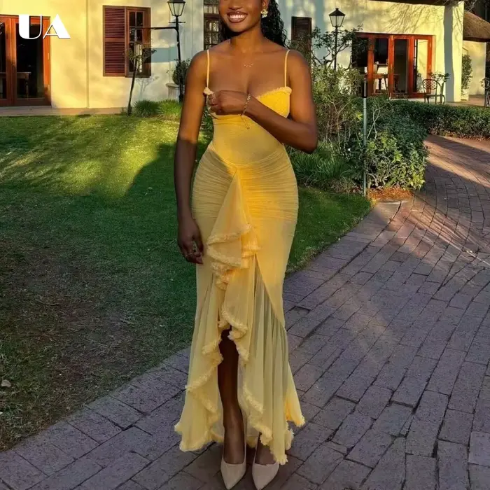 Robe midi asymétrique tendance à volants avec bretelles spaghetti