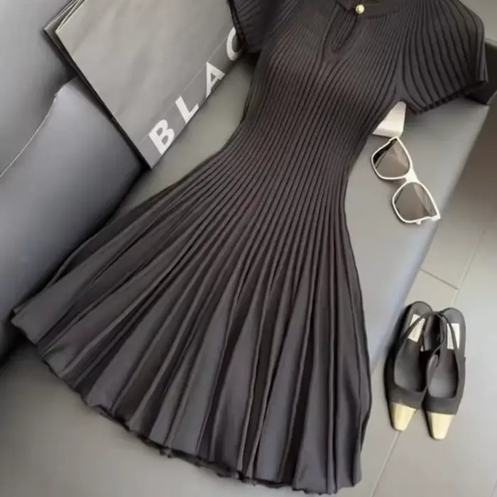 Nouvelle robe tricotée noire