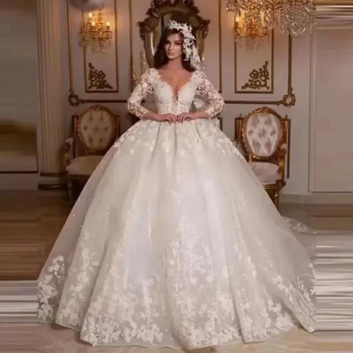 Robe de mariée vintage en dentelle col en V princesse avec train de balayage taille personnalisable occassions spéciales