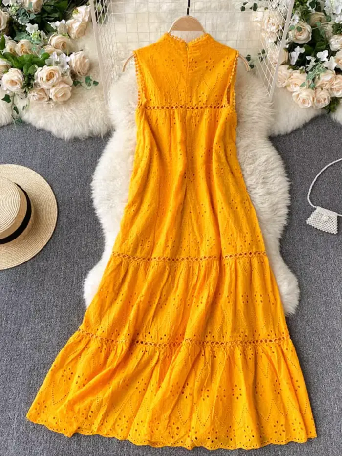 Robe mi-mollet style bohème pour femme, vêtement d'été uni à lacets, col en V, taille haute, broderie, sans manches, pour la plage et les vacances