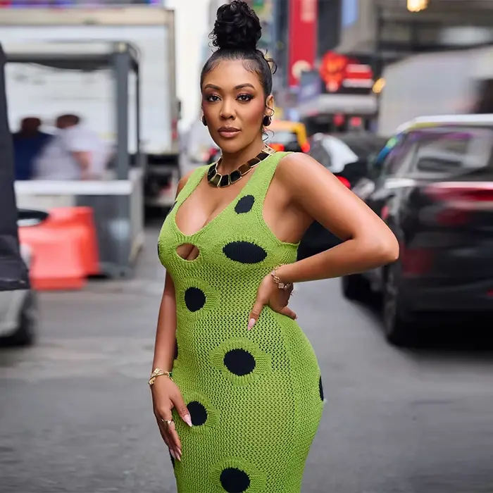 Camisole tricotée noire à pois col en V ourlet franges ajourées robe Maxi élégante pour femmes occasions spéciales été 2025