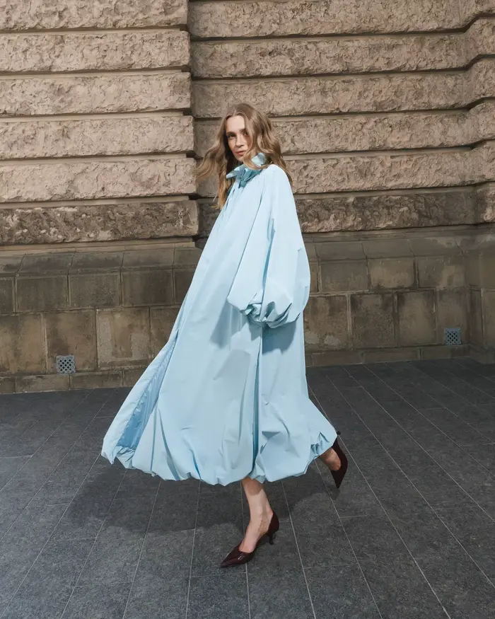 Robe longue rose pastel et bleue à manches bouffantes coupe ample pour femmes occassions spéciales soirée bal party mariage red carpet
