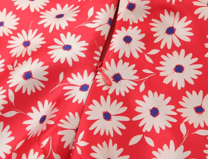 Robe d'été femme en polyester rouge à motifs marguerite col cœur sans manches mini trapèze pour occasions spéciales
