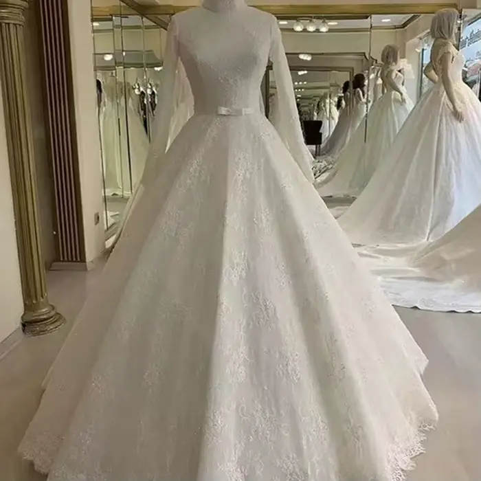 Robe de mariée musulmane élégante à col montant et manches longues