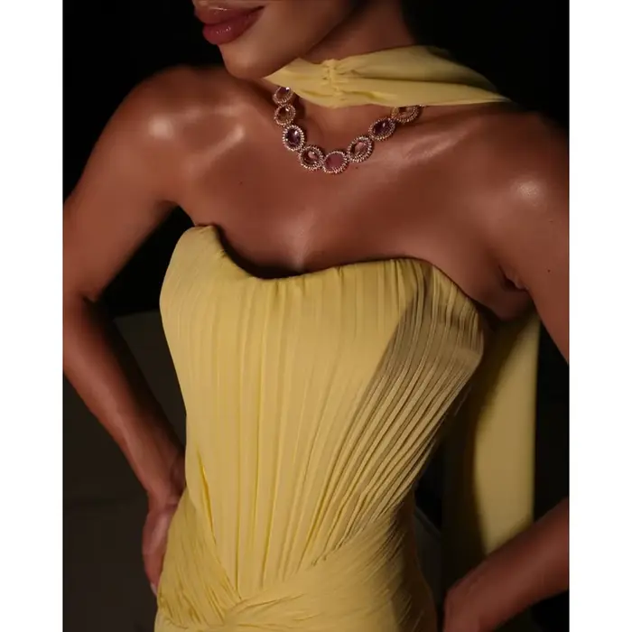 Robe de soirée jaune personnalisée en mousseline de soie plissée sans bretelles pour femmes occasionnelle soirée officielle