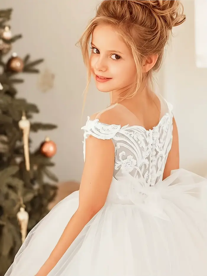 Robe de demoiselle d'honneur blanche en dentelle à épaules dénudées avec traîne pour filles