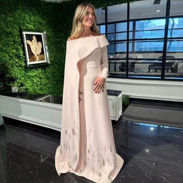 Robe de soirée arabe avec cape personnalisée