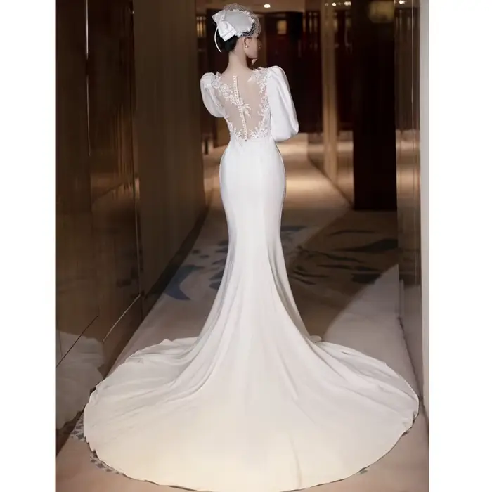 Robe de mariée sirène en polyester et coton avec décolleté en V et train de balayage pour femmes occasions spéciales comme mariage et banquets