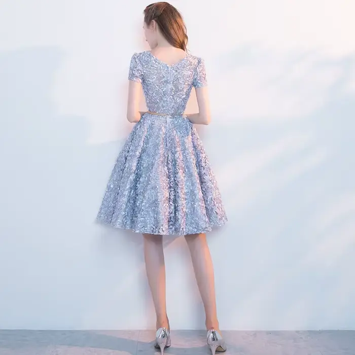 Nouvelles Robes de Cocktail Courtes et Sexy à Fleurs 2026 Dongcmy