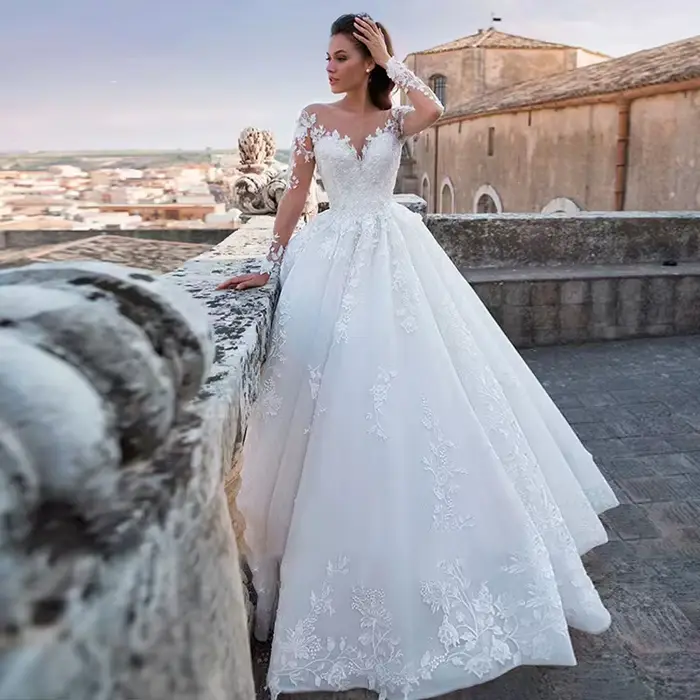 Robes de mariée élégantes blanches/ivoire 2026