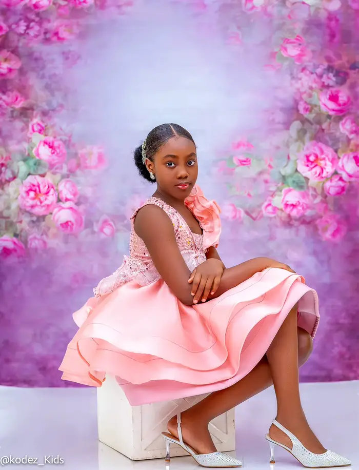 Robe Chic à Paillettes pour Fille Rose Courte à Fleurs Exquise pour Bal de Promo Séance Photo Occasions Spéciales