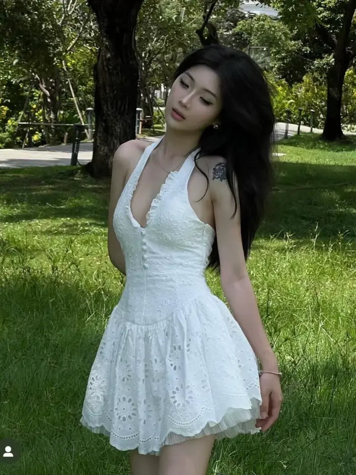 Robe trapèze brodée en dentelle blanche pour femmes