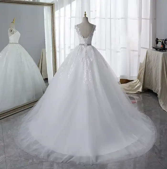 Robe de mariée en dentelle classique col en V dos nu grande taille pour femmes occasions spéciales