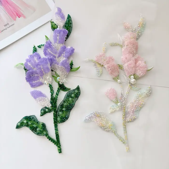 Tissu brodé polyester 3D fleurs violet et rose patchs artisanal pour robe de mariée occassions spéciales femmes