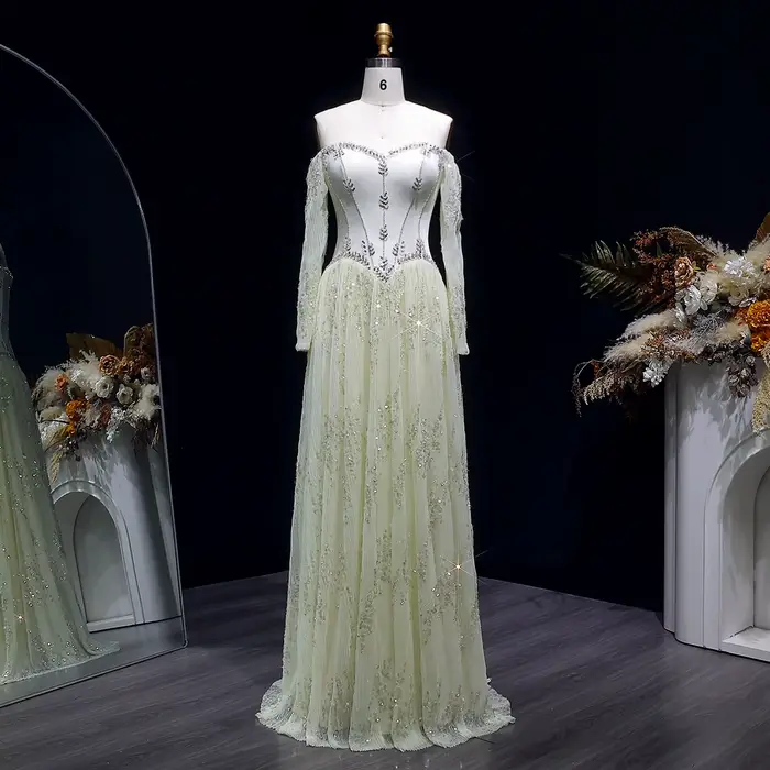Robe de soirée élégante Sharon Said, col cœur, manches longues transparentes, ornée de perles, pour 