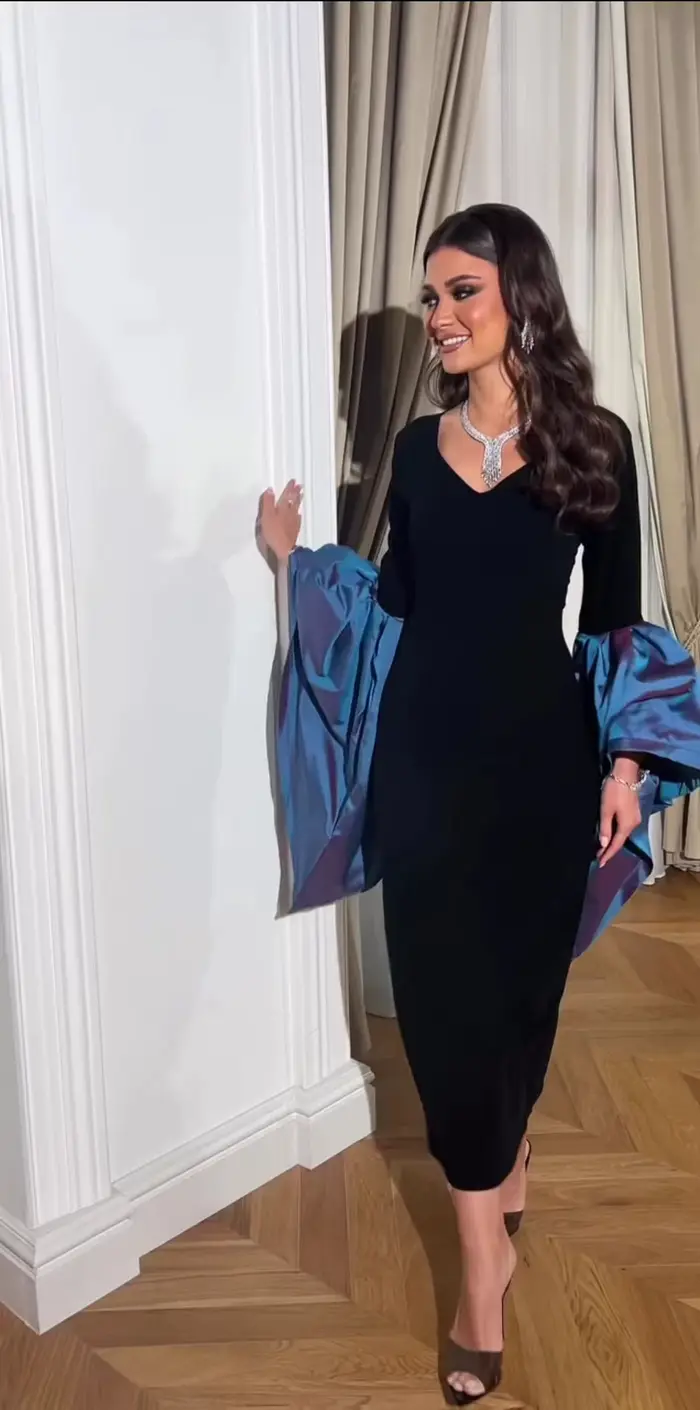Asastationary-Robe de soirée noire à col en V