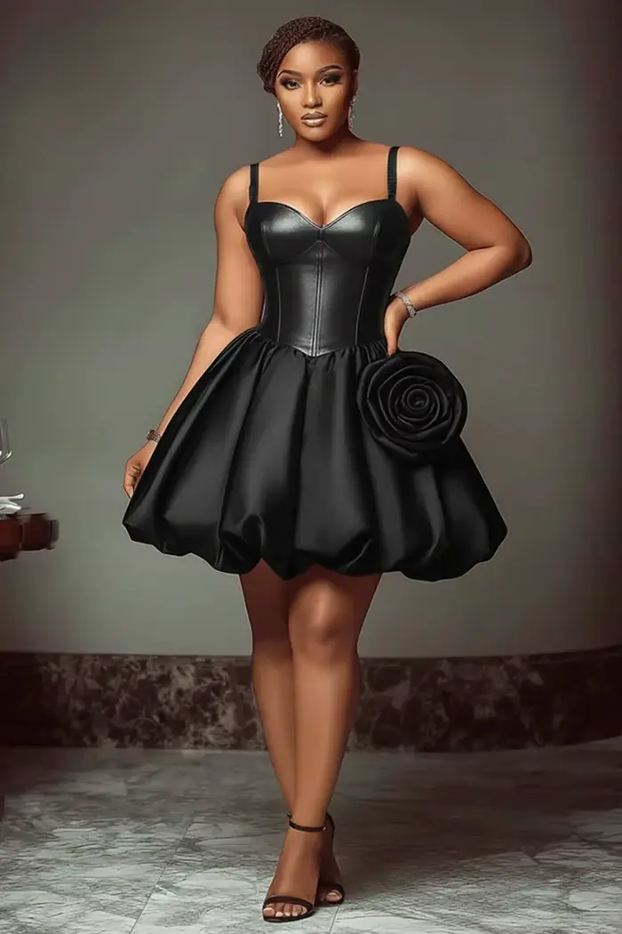 Robe de soirée courte noire avec de grandes fleurs 3D et volants