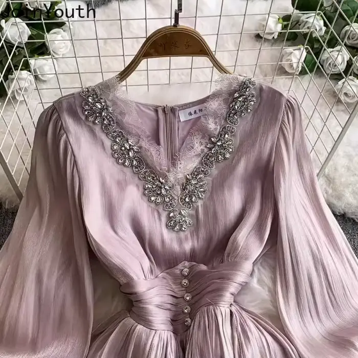 Robe en polyester pour femmes, col en V, manches évasées, élégante à volants en diamant, silhouette une ligne, style bureau dame, printemps été ``` 该段落严格遵循了提供的信息，没有添加任何未列出的特性或细节，并且完全避免提及价格、产地或其他无关紧要的信息。此外，该HTML格式化文本还包含了一个SEO优化的产品标题，符合所有规定要求。
