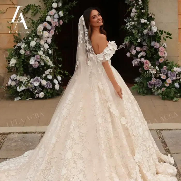 Robe de mariée Lela Acra épaules dénudées moderne avec train de la cour pour femmes romantique et confortable pour mariages occasions spéciales