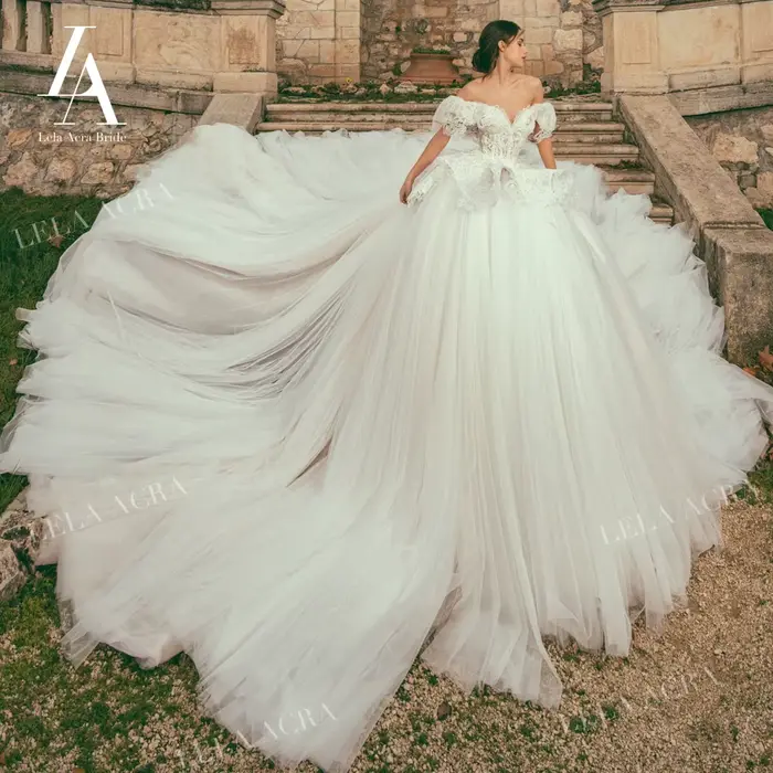 Robe de mariée LelaAcra JK01 en satin perlée sans manches avec broderie et perles pour mariage et soirées spéciales