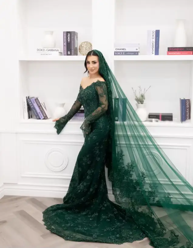 Robe de mariée afghane verte exquise avec dentelle perlée et train de la cour pour cérémonies de mariage et événements spéciaux