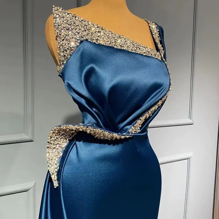 Robe de Soirée Élégante en Satin Bleu Royal Style Princesse Plissée avec Perles Brillantes pour Femme Occasions Spéciales Soirées Officielles