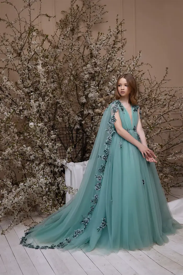 Nouvelle Robe de Demoiselle d'Honneur Chic 2026 en Maille avec Fleurs, Élégante, Ornée de Perles Florales en Relief, Jupe Tutu à Col en V Profond pour Filles, Idéale pour Spectacles et Fêtes