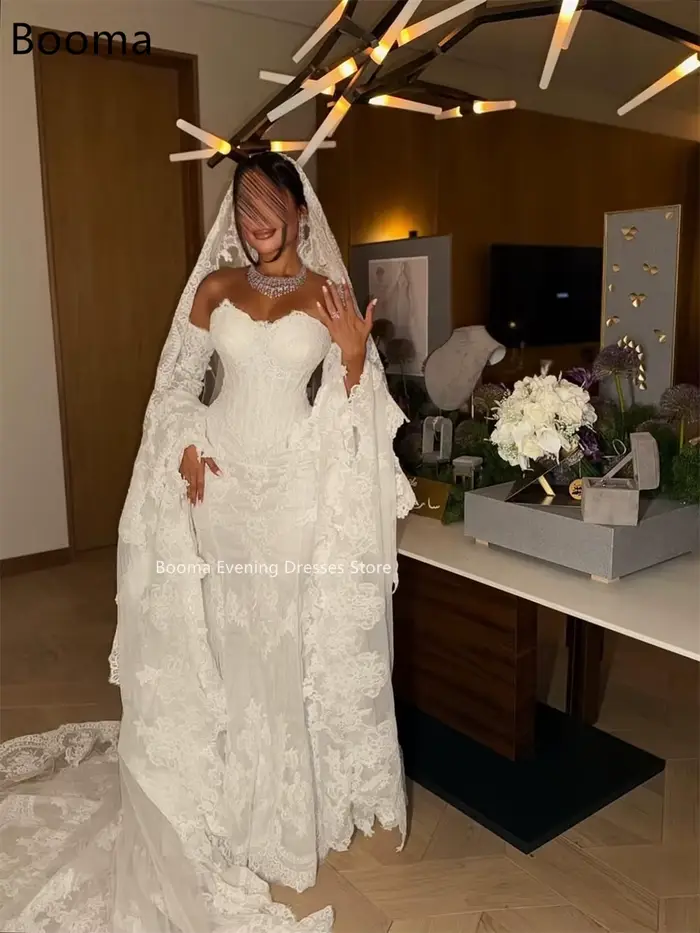 Robe de mariée sirène en dentelle ivoire style hors de l'épaule avec coupe trompette et longueur au sol pour mariage élégant