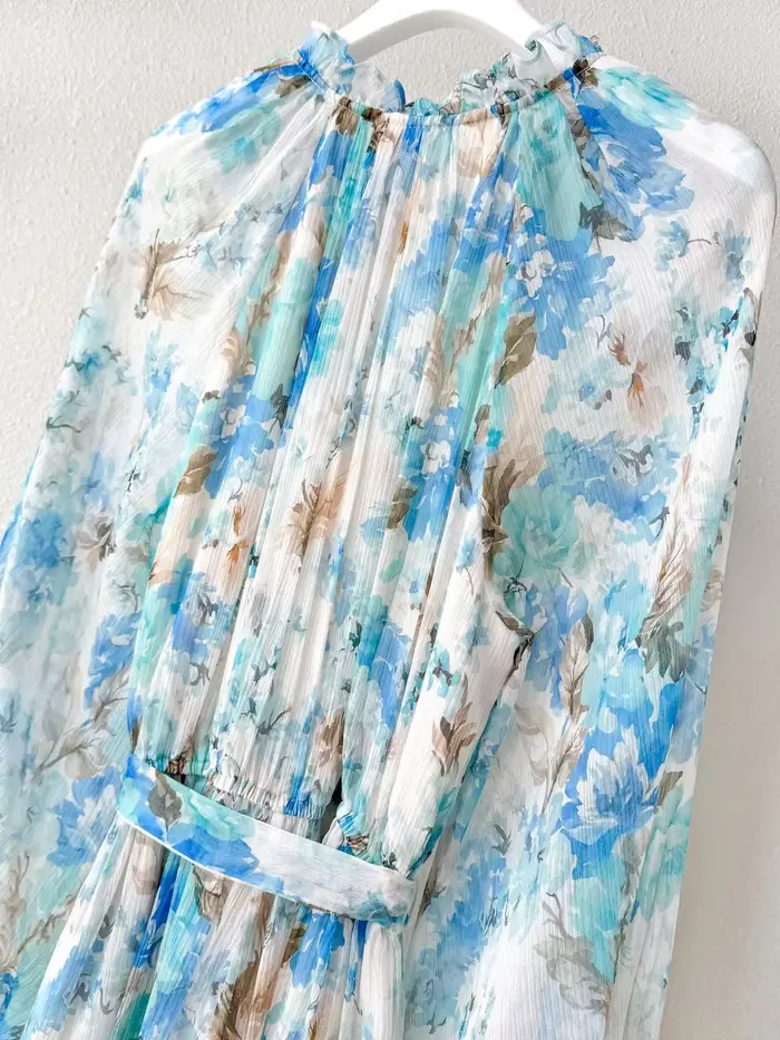 Robe pour femmes à imprimé floral bleu