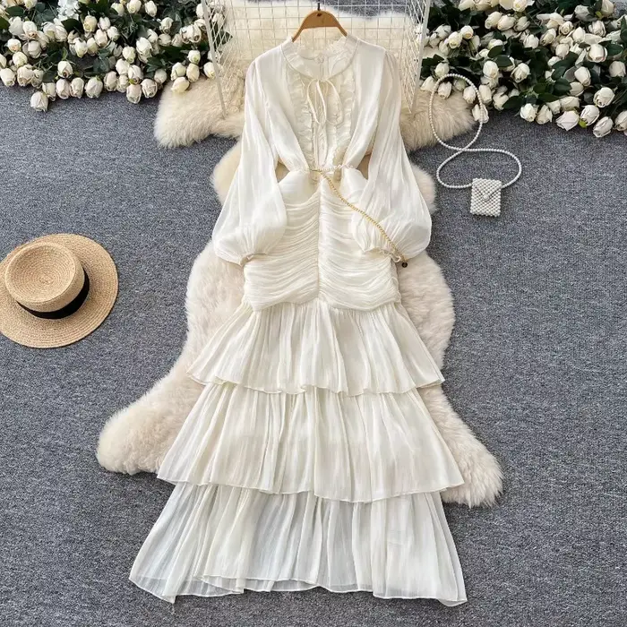 Robe longue femme style français printemps-été 2026 avec empiècements en dentelle et taille ajustée