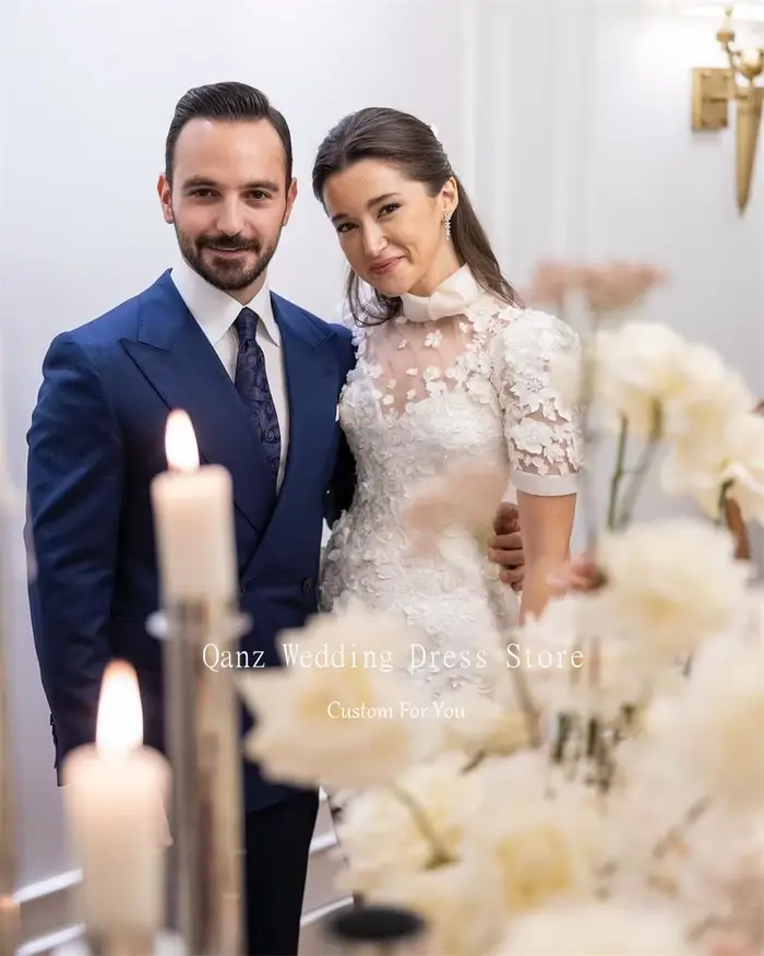Robe de mariée Qanz chic à manches courtes avec appliques florales et dentelle col rond pour cérémonie civile ou occasion spéciale