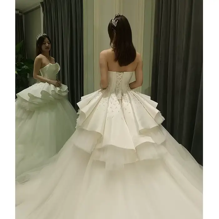 8302 Personnalisé robe de mariée boutique en ligne célébrité satin perlé Hors épaule haute qualité princesse