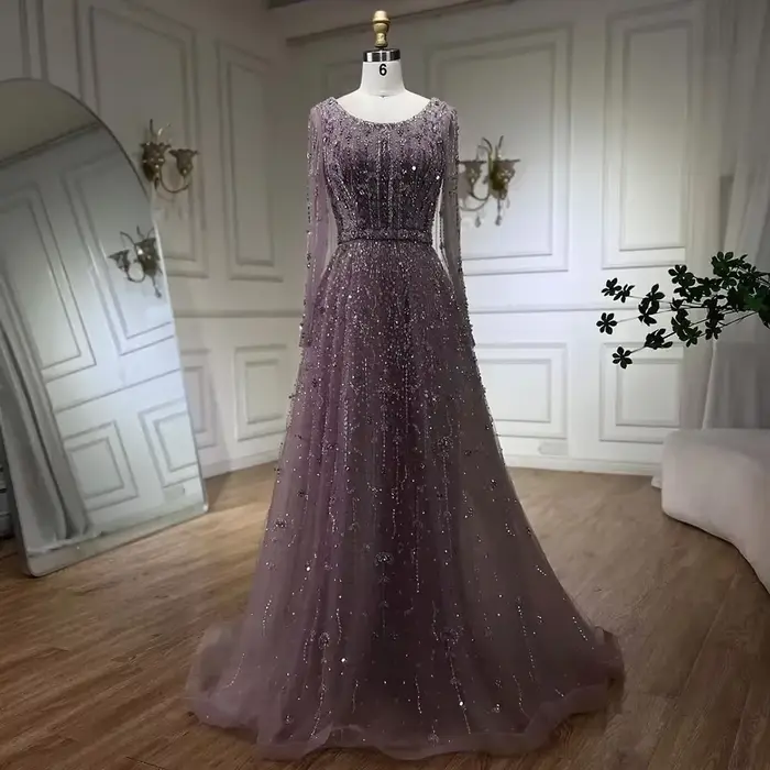 Robe de soirée longue en tulle avec perles et train de la cour coupe trapèze taille empire pour mariage gala et événement spécial