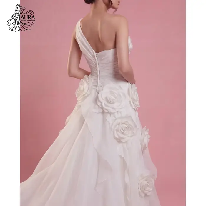 Robe de soirée Aura en mousseline blanche fendue