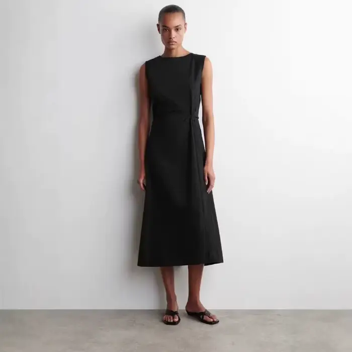 Robe longue noire en maille