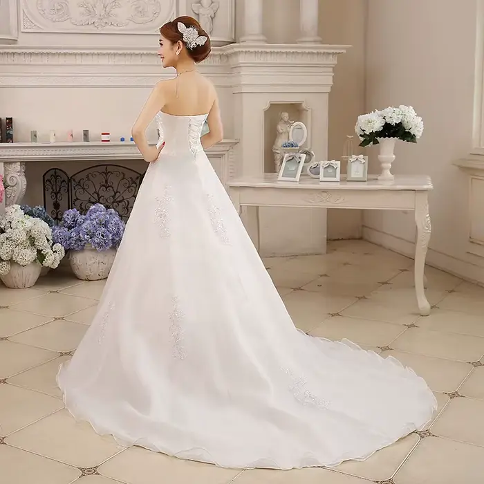 Robes de mariée en dentelle princesse personnalisées avec train