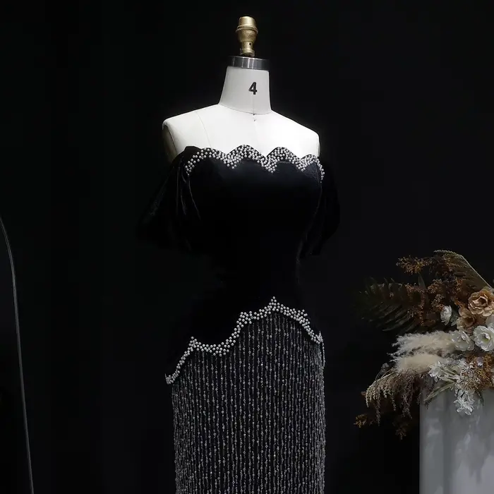 Robe de soirée droite de luxe noire Sharon Said Dubai