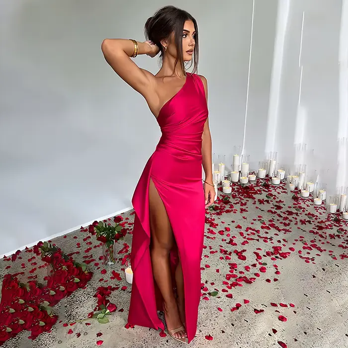 Robe longue en satin asymétrique sexy pour femme