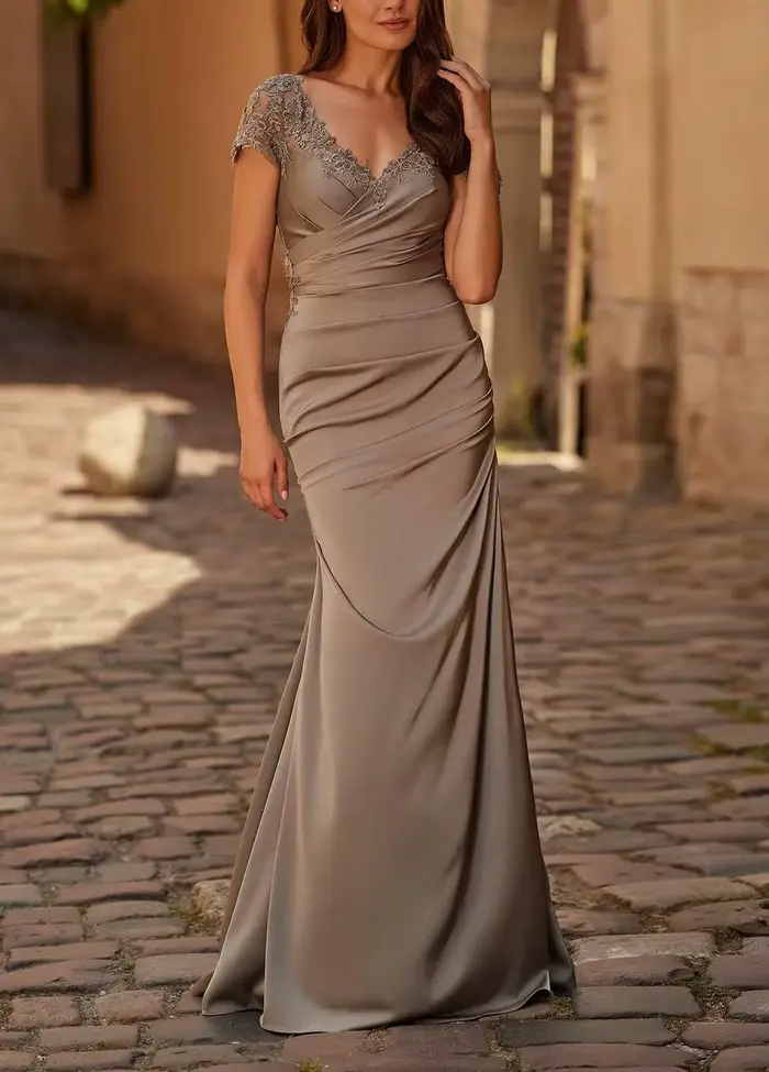 Robe longue en satin personnalisée pour la mère de la mariée
