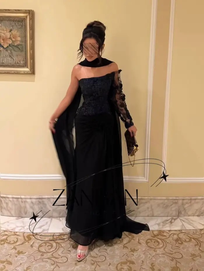 Robe de soirée de luxe en mousseline noire et beige coupe sirène avec dentelle et plissé pour mariage et gala