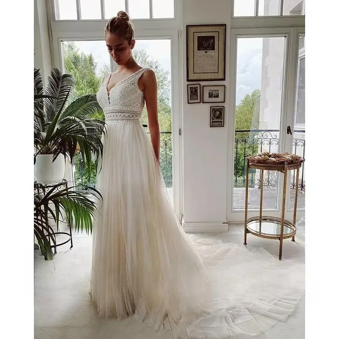 Robes De mariée bohème personnalisées col en V Appliques dentelle Tulle ivoire