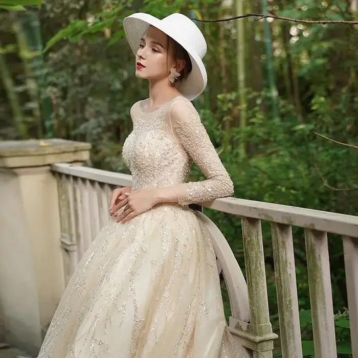 Robe de mariée à manches longues style forêt broderie de paillettes train détachable pour femmes enceintes occassions spéciales