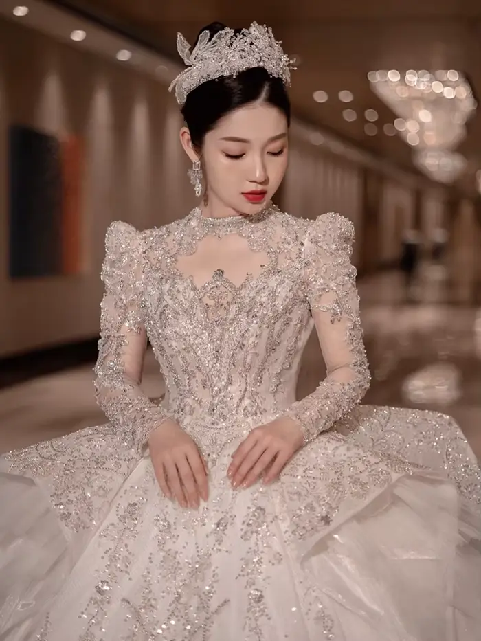 Robe de mariée longue train de luxe vintage