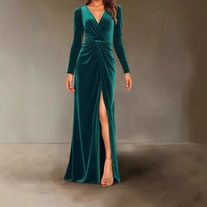 Robe de soirée en velours pour femme coupe régulière en A col V et manches longues pour occasion élégante